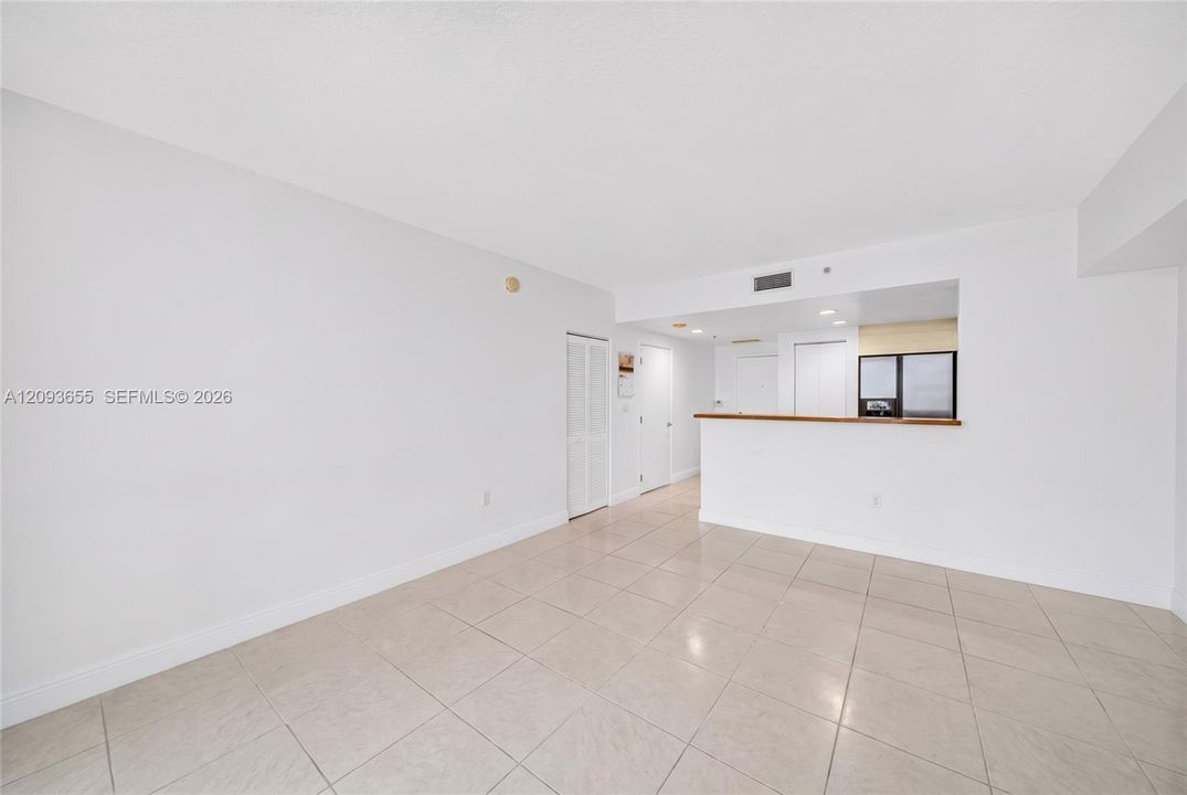 For Sale: $350,000 (1 beds, 1 baths, 507 Square Feet)