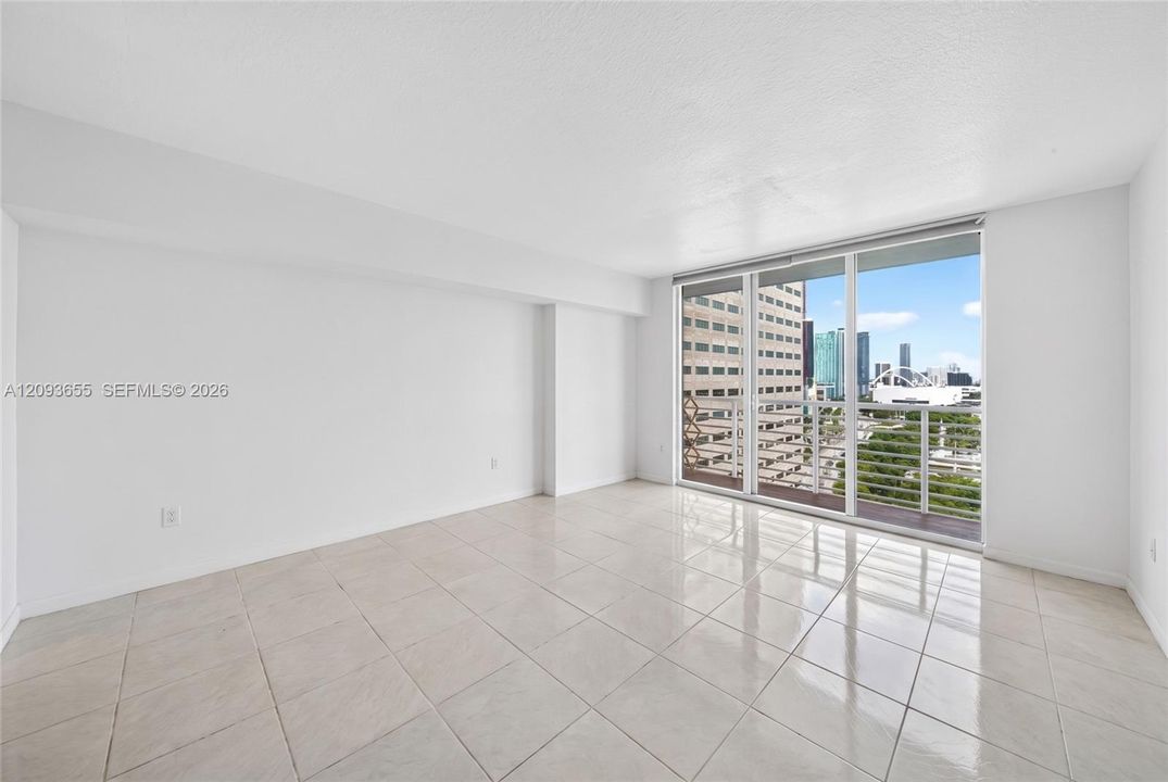 For Sale: $350,000 (1 beds, 1 baths, 507 Square Feet)