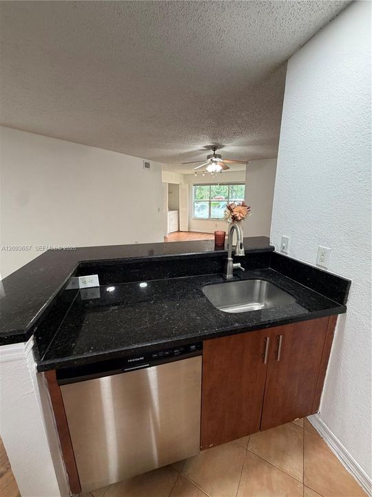 For Rent: $2,350 (2 beds, 2 baths, 1065 Square Feet)