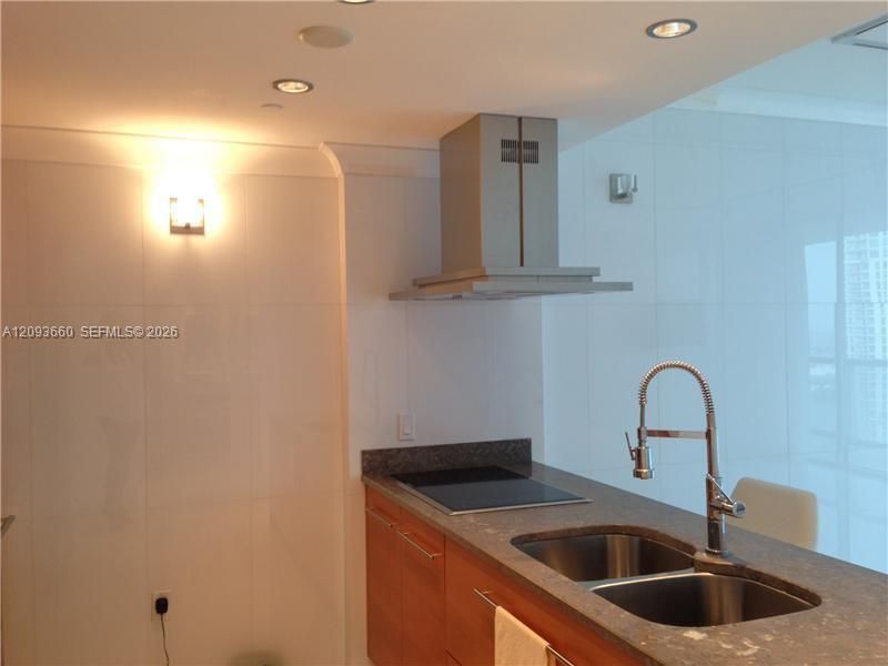 В аренду: $3,600 (1 спален, 1 ванн, 790 Квадратных фут)