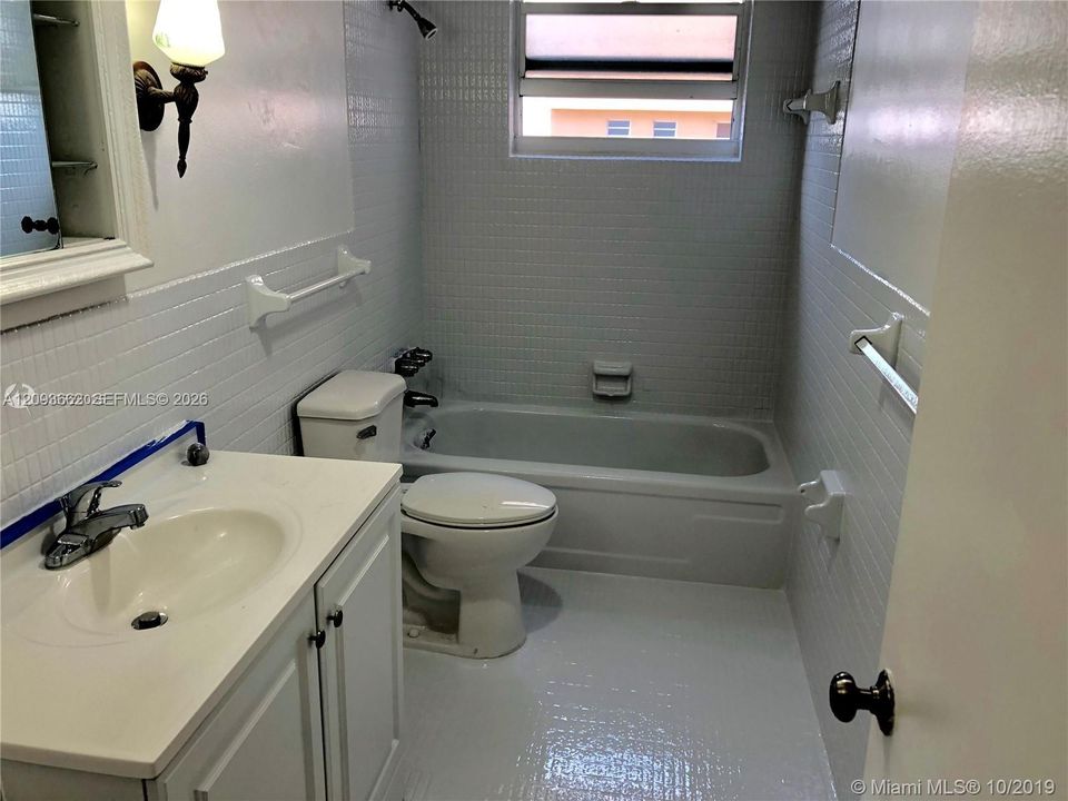 En Venta: $365,000 (3 camas, 2 baños, 1379 Pies cuadrados)