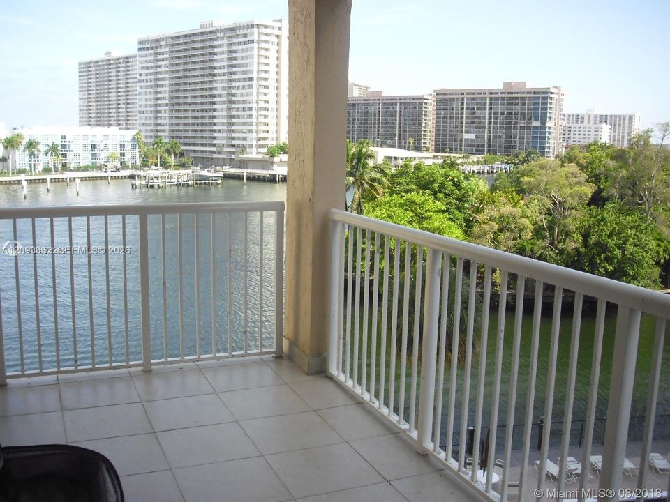 En Venta: $365,000 (3 camas, 2 baños, 1379 Pies cuadrados)