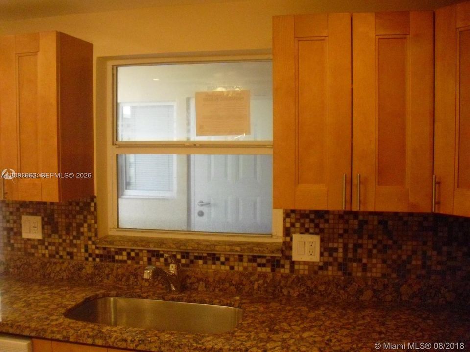 En Venta: $365,000 (3 camas, 2 baños, 1379 Pies cuadrados)