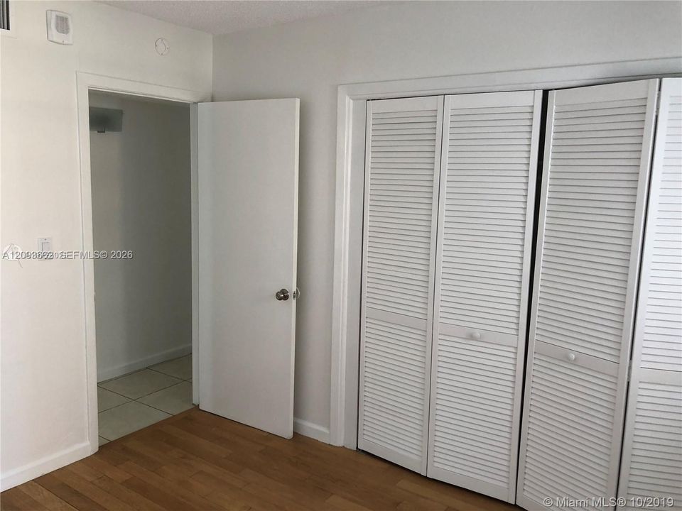 En Venta: $365,000 (3 camas, 2 baños, 1379 Pies cuadrados)