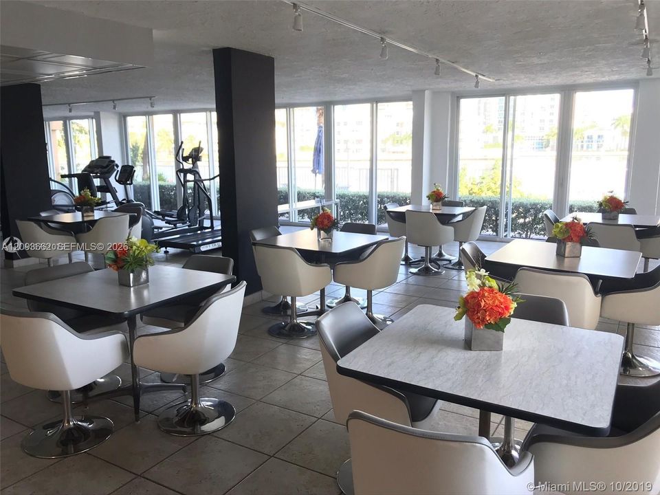 En Venta: $365,000 (3 camas, 2 baños, 1379 Pies cuadrados)