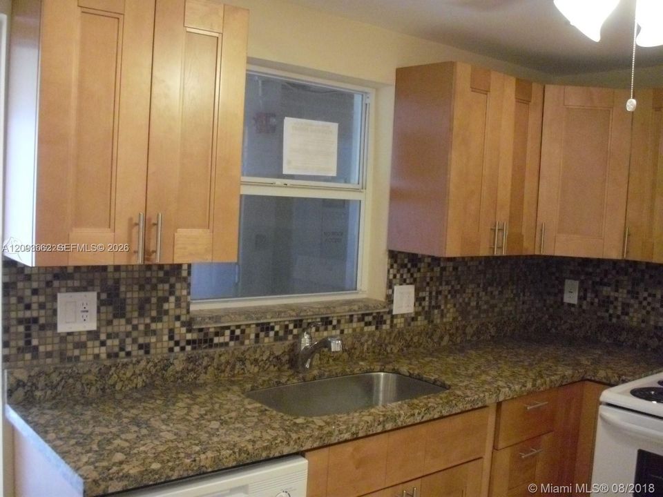 En Venta: $365,000 (3 camas, 2 baños, 1379 Pies cuadrados)