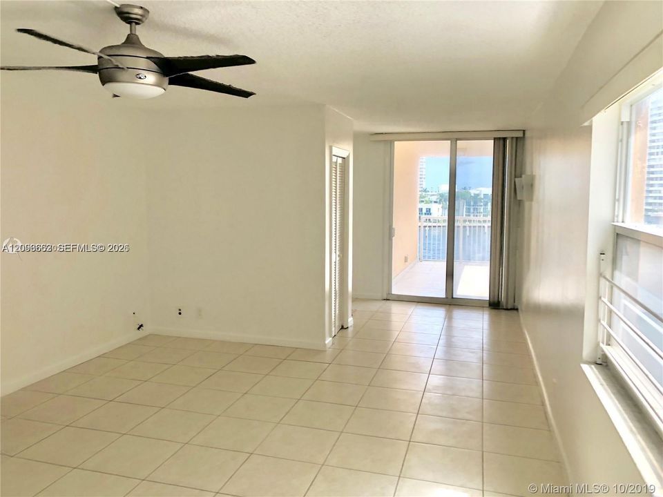 En Venta: $365,000 (3 camas, 2 baños, 1379 Pies cuadrados)