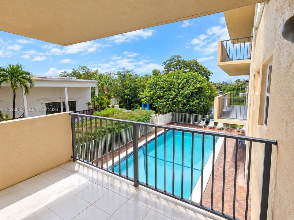 For Sale: $348,000 (2 beds, 2 baths, 1232 Square Feet)