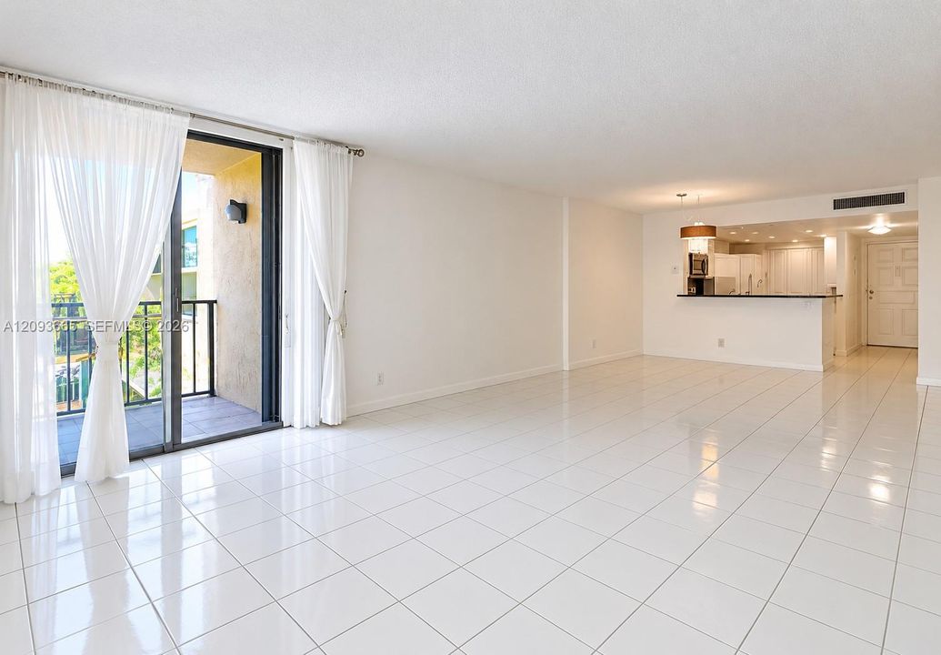For Sale: $348,000 (2 beds, 2 baths, 1232 Square Feet)