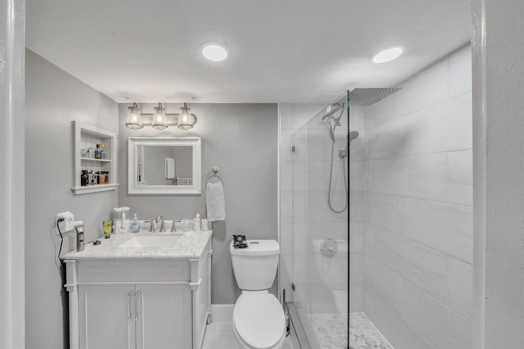 13 Full Bathroom (1)