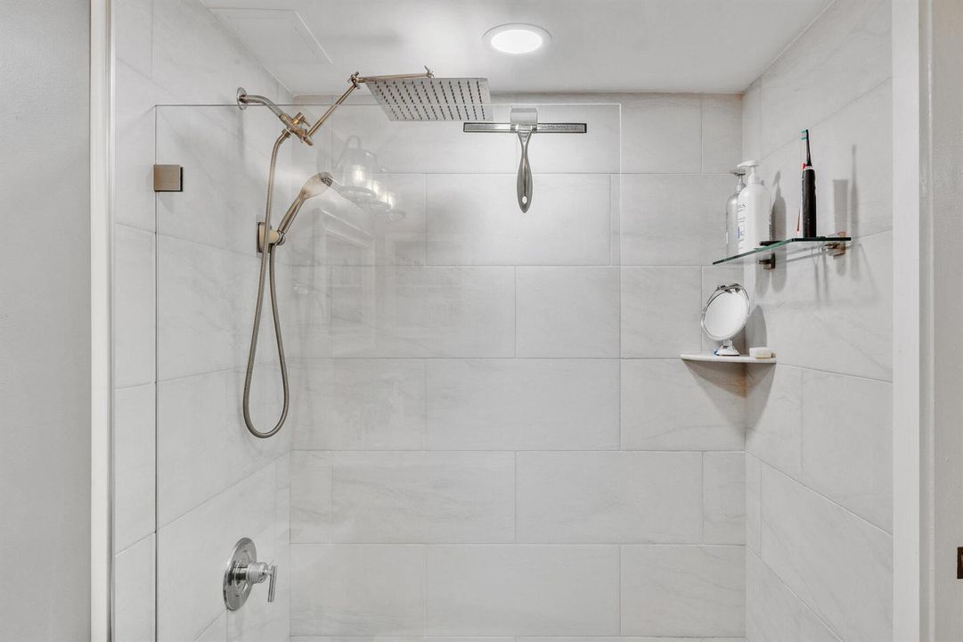 13 Full Bathroom (3)