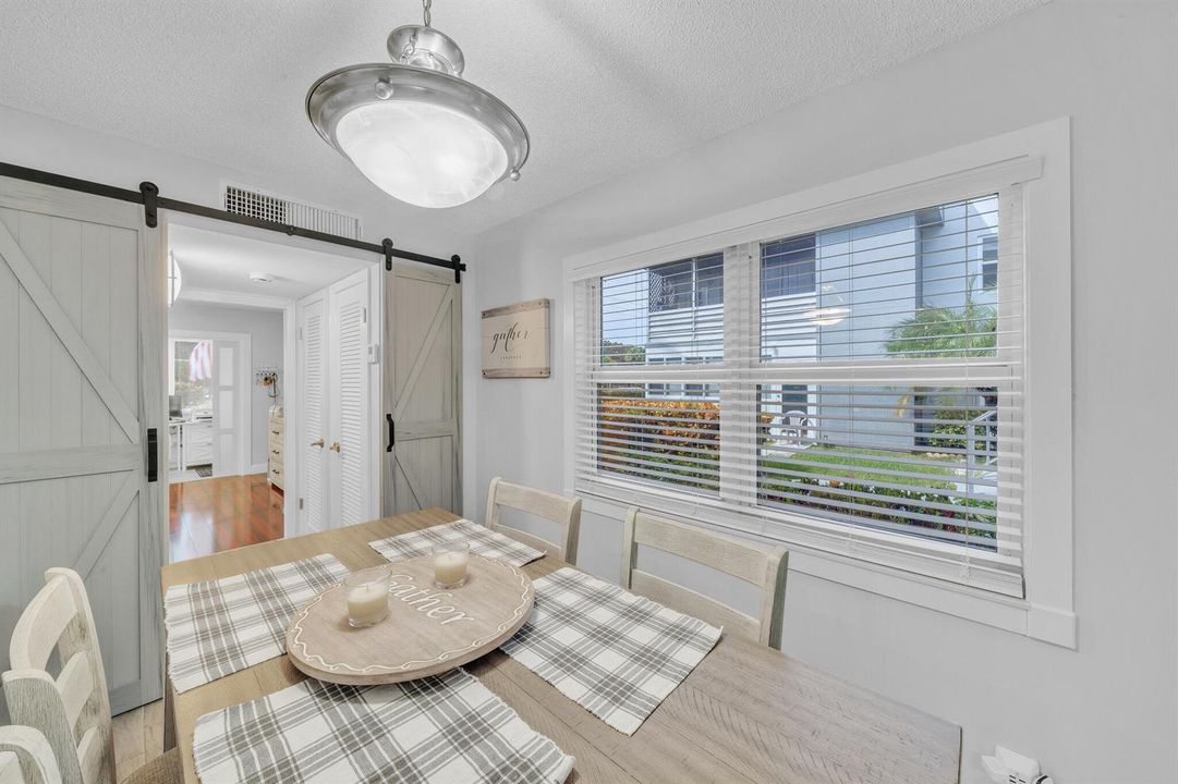 7 Dining Area (2)