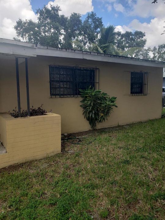 2821- FRONT OF HOUSE