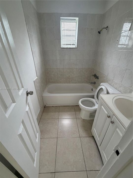 For Rent: $1,450 (1 beds, 1 baths, 1558 Square Feet)