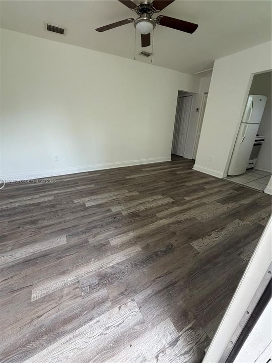 For Rent: $1,450 (1 beds, 1 baths, 1558 Square Feet)