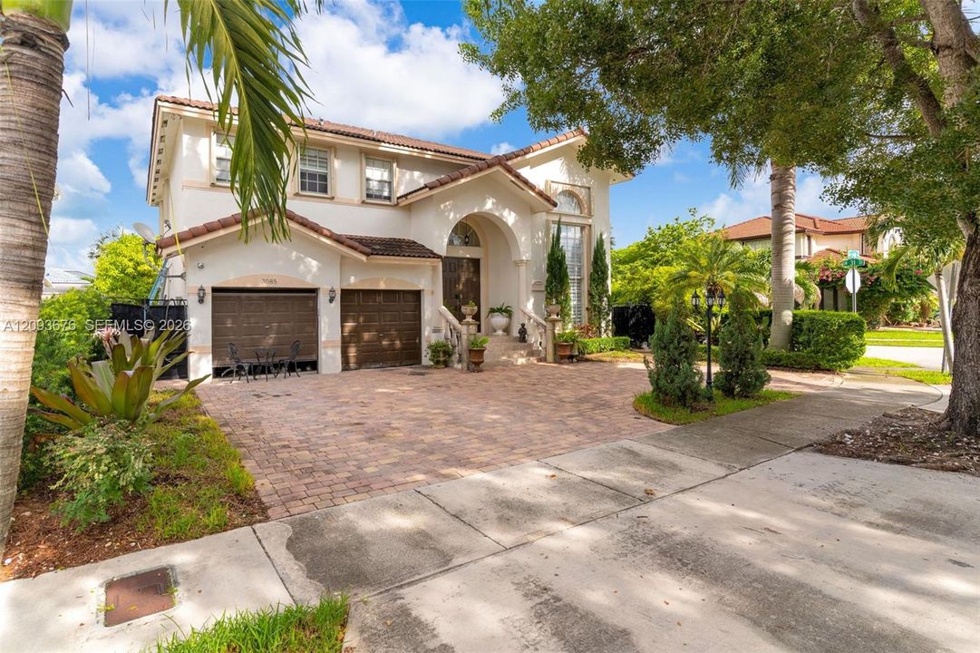 For Sale: $980,000 (4 beds, 3 baths, 2632 Square Feet)