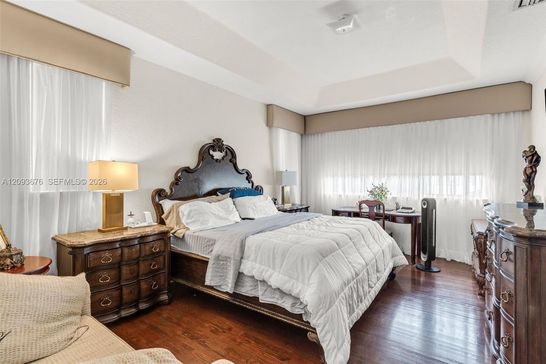 For Sale: $980,000 (4 beds, 3 baths, 2632 Square Feet)