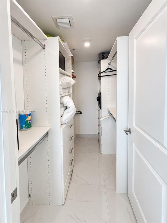 В аренду: $6,500 (2 спален, 2 ванн, 1249 Квадратных фут)