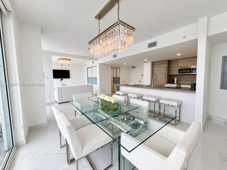 В аренду: $6,500 (2 спален, 2 ванн, 1249 Квадратных фут)