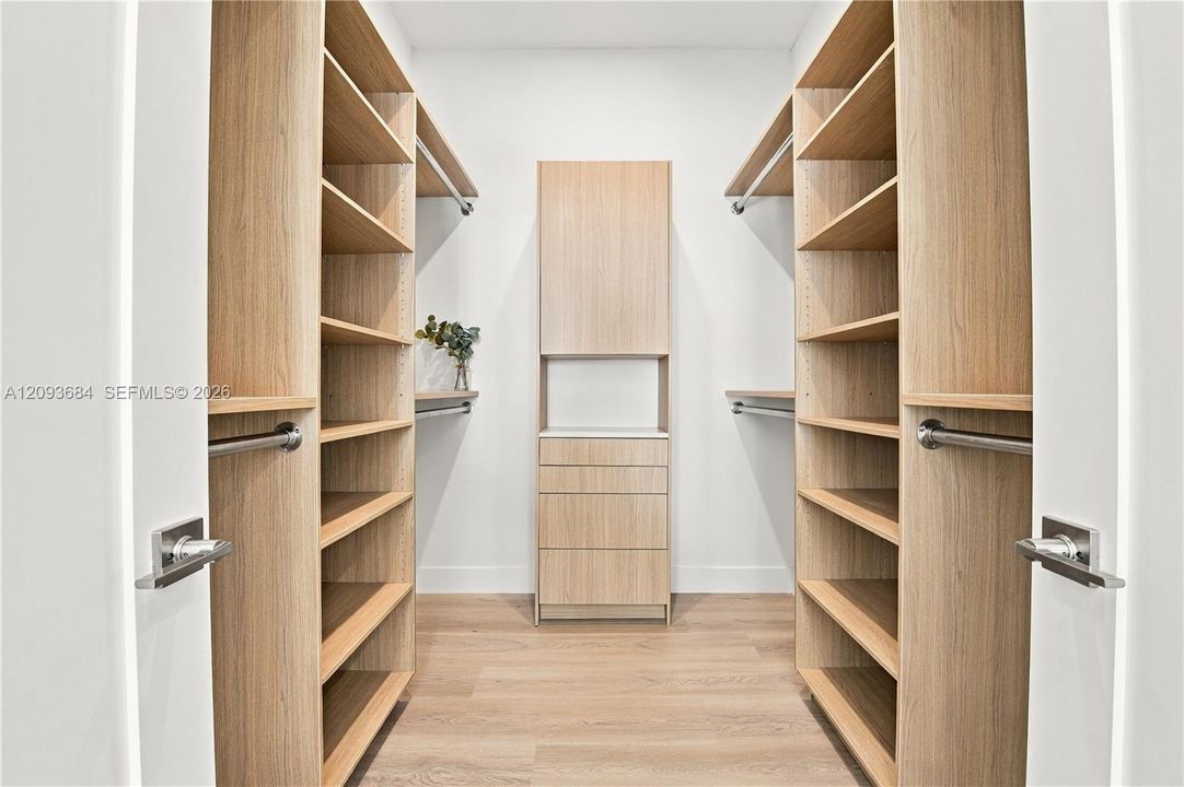 На продажу: $945,000 (4 спален, 2 ванн, 1863 Квадратных фут)