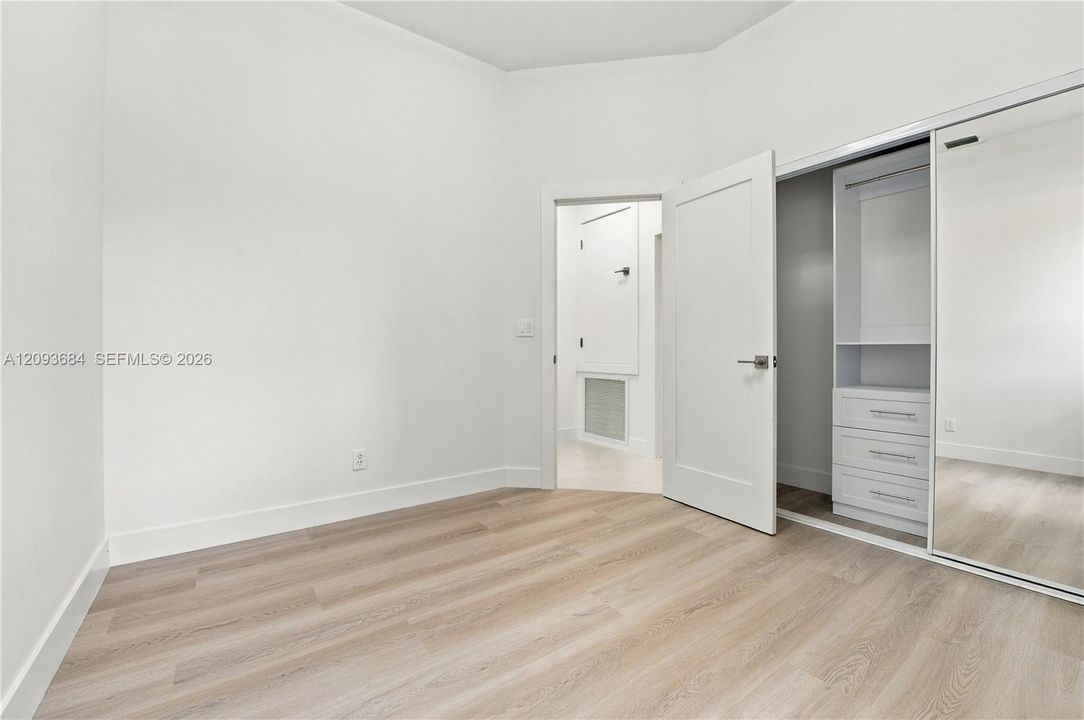 На продажу: $945,000 (4 спален, 2 ванн, 1863 Квадратных фут)