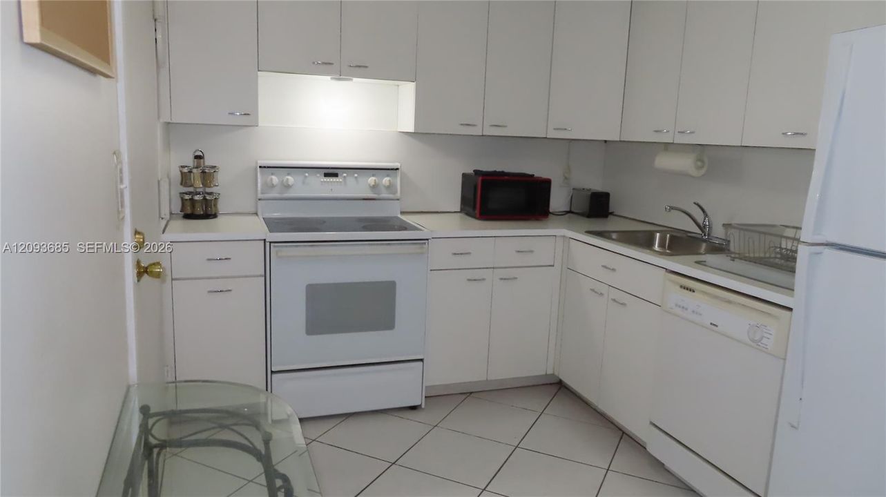 For Rent: $2,700 (1 beds, 1 baths, 1173 Square Feet)