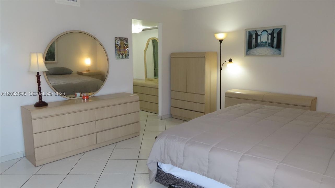 For Rent: $2,700 (1 beds, 1 baths, 1173 Square Feet)