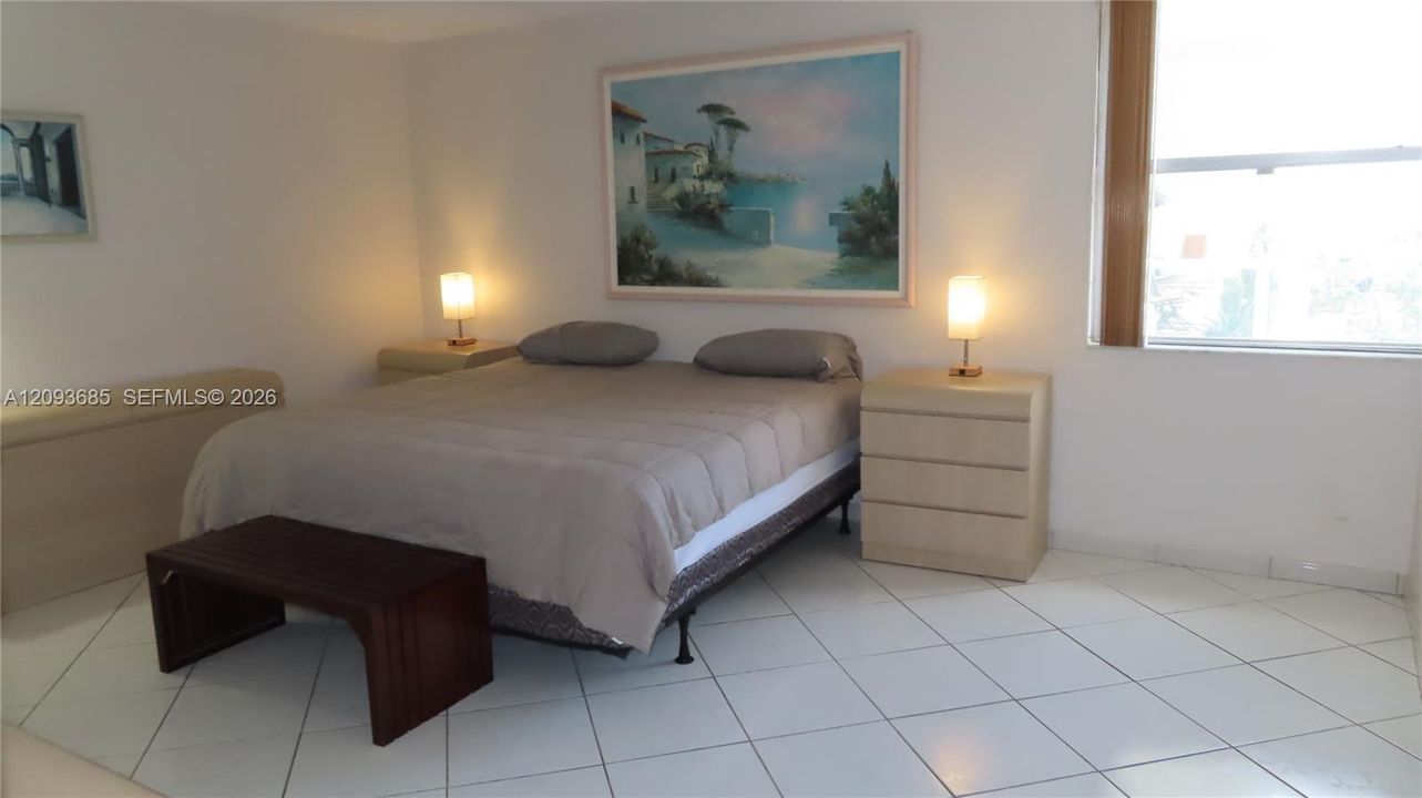 For Rent: $2,700 (1 beds, 1 baths, 1173 Square Feet)