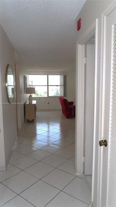 For Rent: $2,700 (1 beds, 1 baths, 1173 Square Feet)
