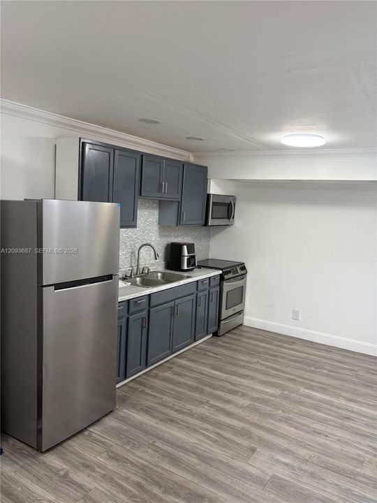 For Rent: $1,800 (2 beds, 1 baths, 684 Square Feet)