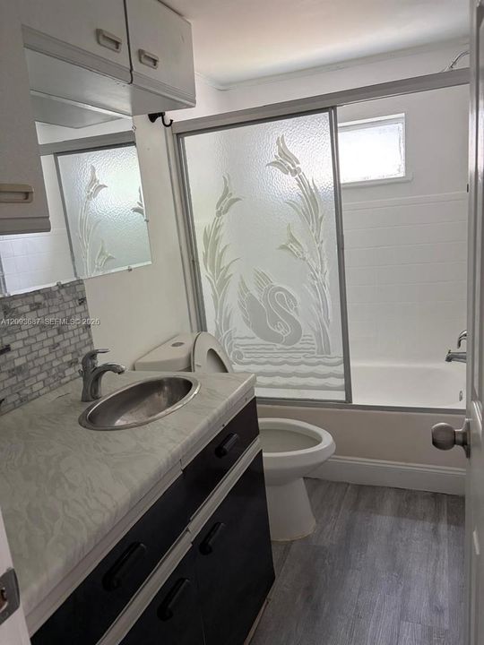 For Rent: $1,800 (2 beds, 1 baths, 684 Square Feet)