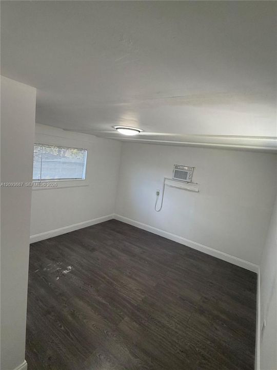 For Rent: $1,800 (2 beds, 1 baths, 684 Square Feet)