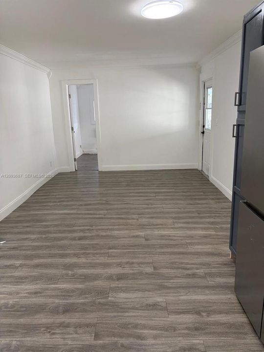 For Rent: $1,800 (2 beds, 1 baths, 684 Square Feet)