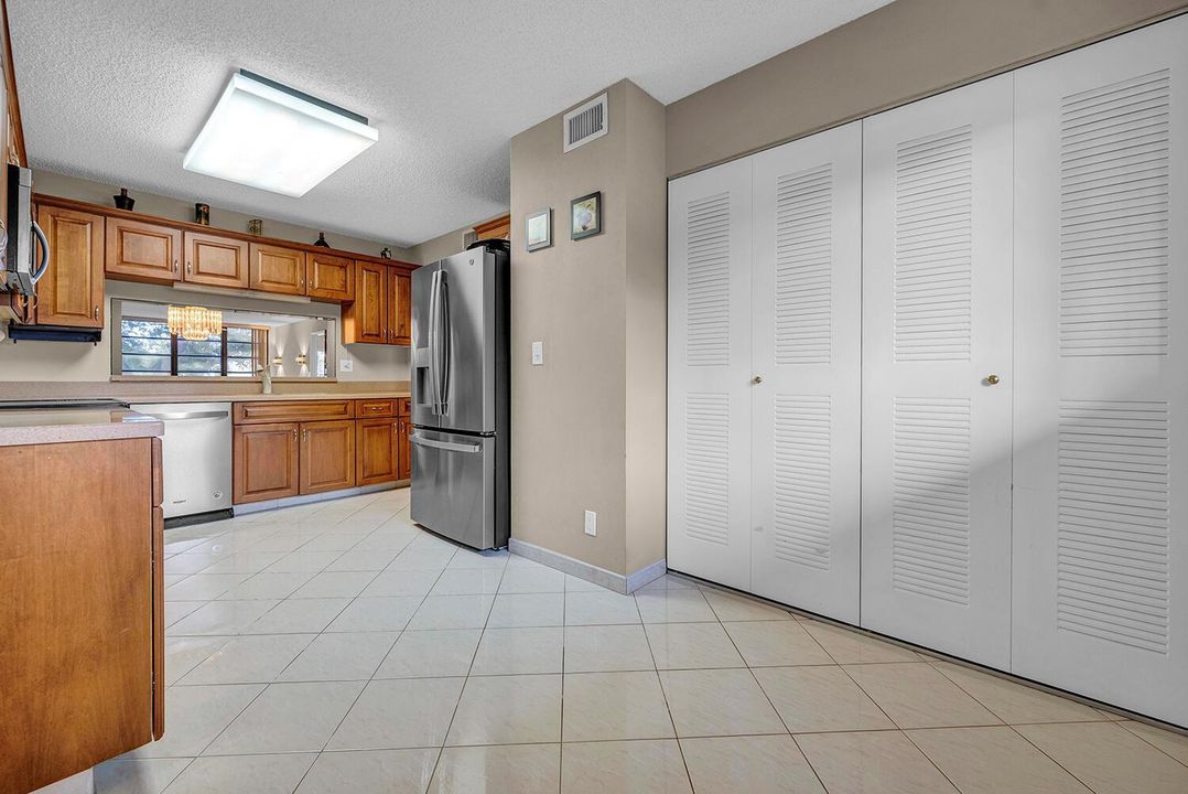 Kitchen/pantry
