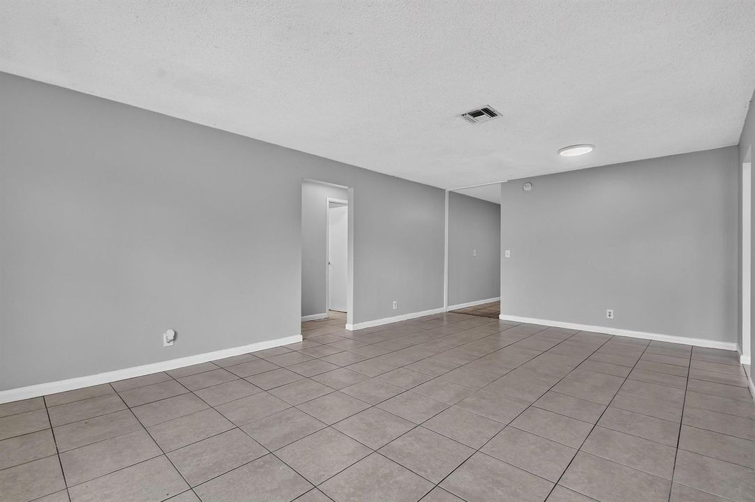 1037W28thSt(5)