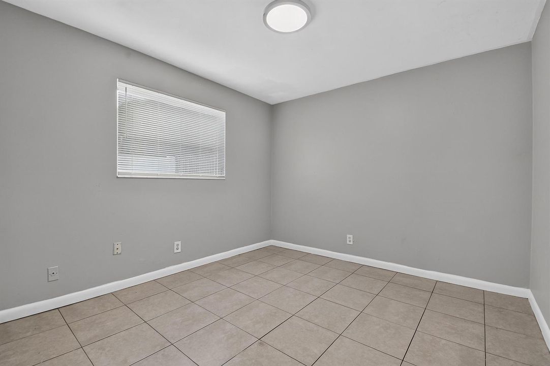 1037W28thSt(20)
