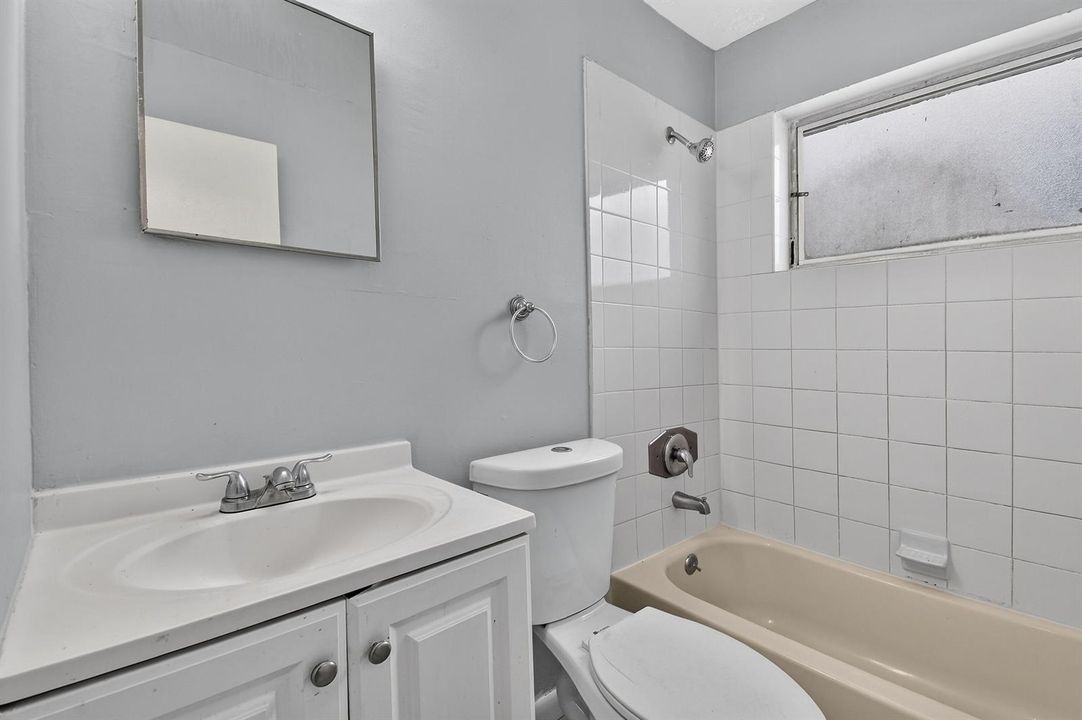 1037W28thSt(19)