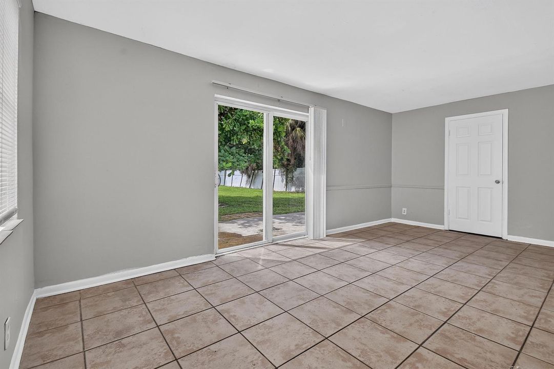 1037W28thSt(12)