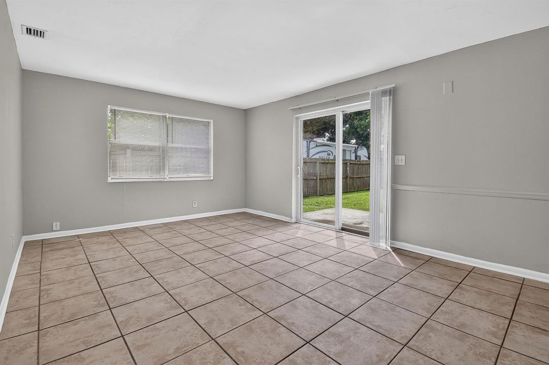 1037W28thSt(13)
