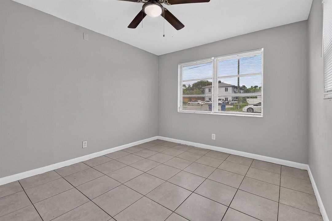 1037W28thSt(17)