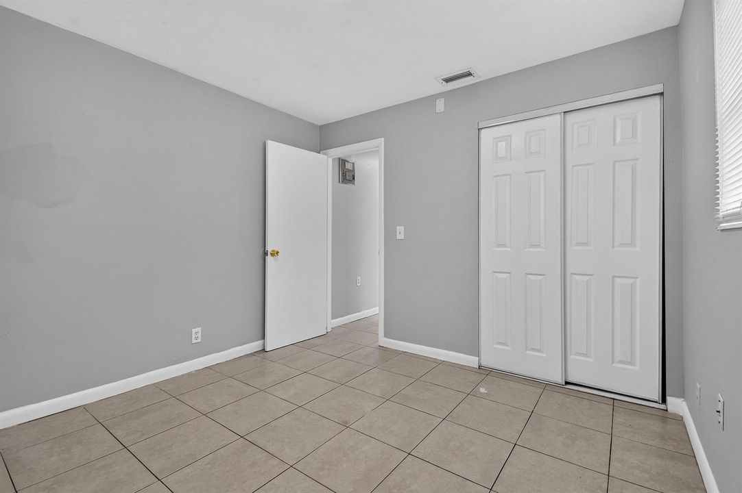 1037W28thSt(21)