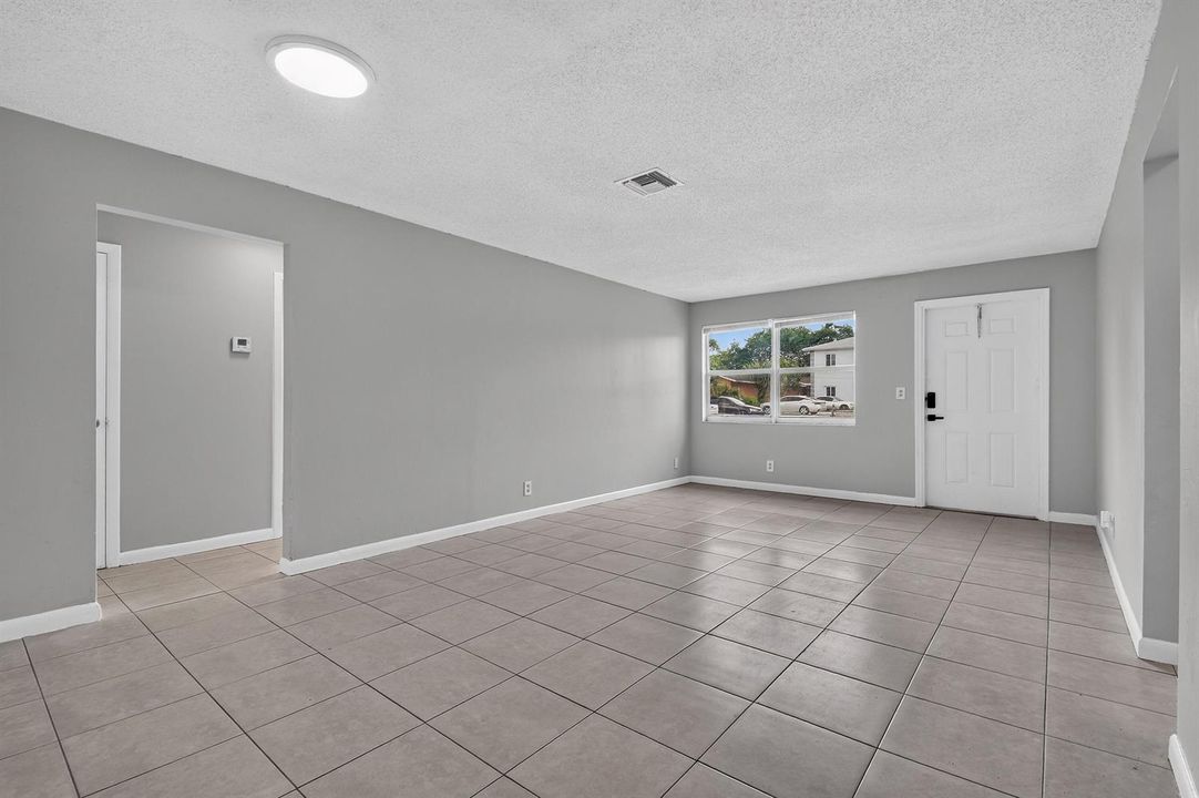 1037W28thSt(7)