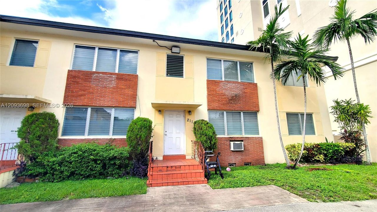 For Rent: $2,400 (1 beds, 1 baths, 750 Square Feet)