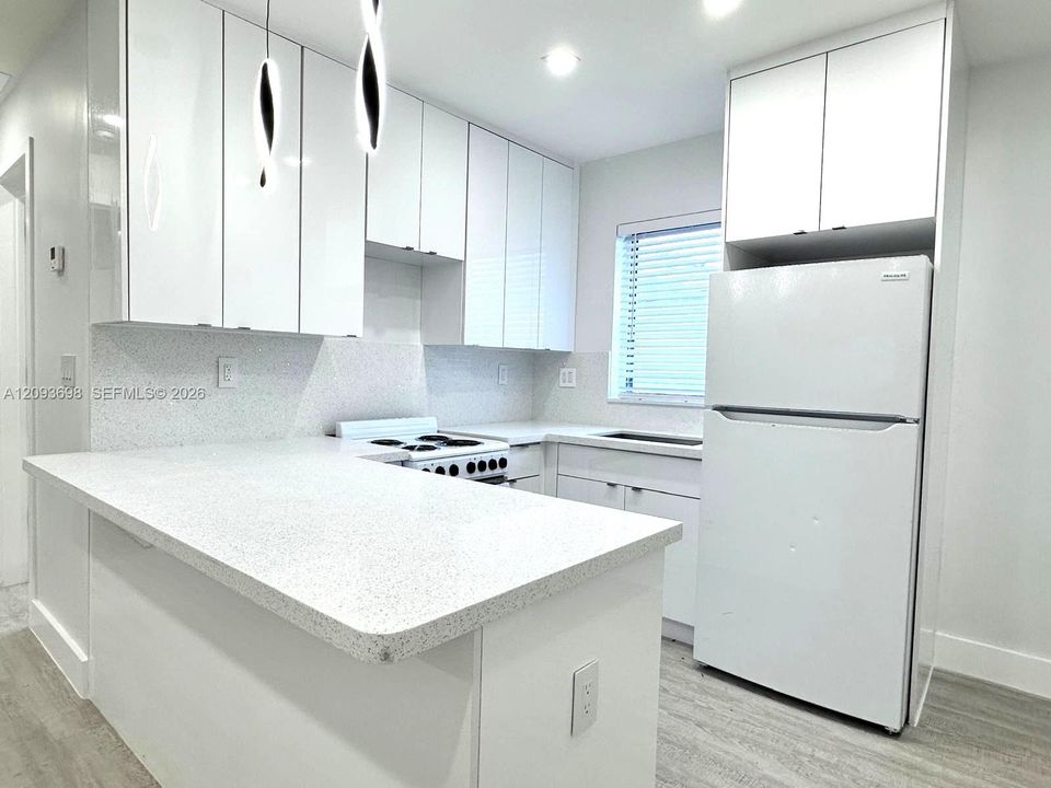 For Rent: $2,400 (1 beds, 1 baths, 750 Square Feet)