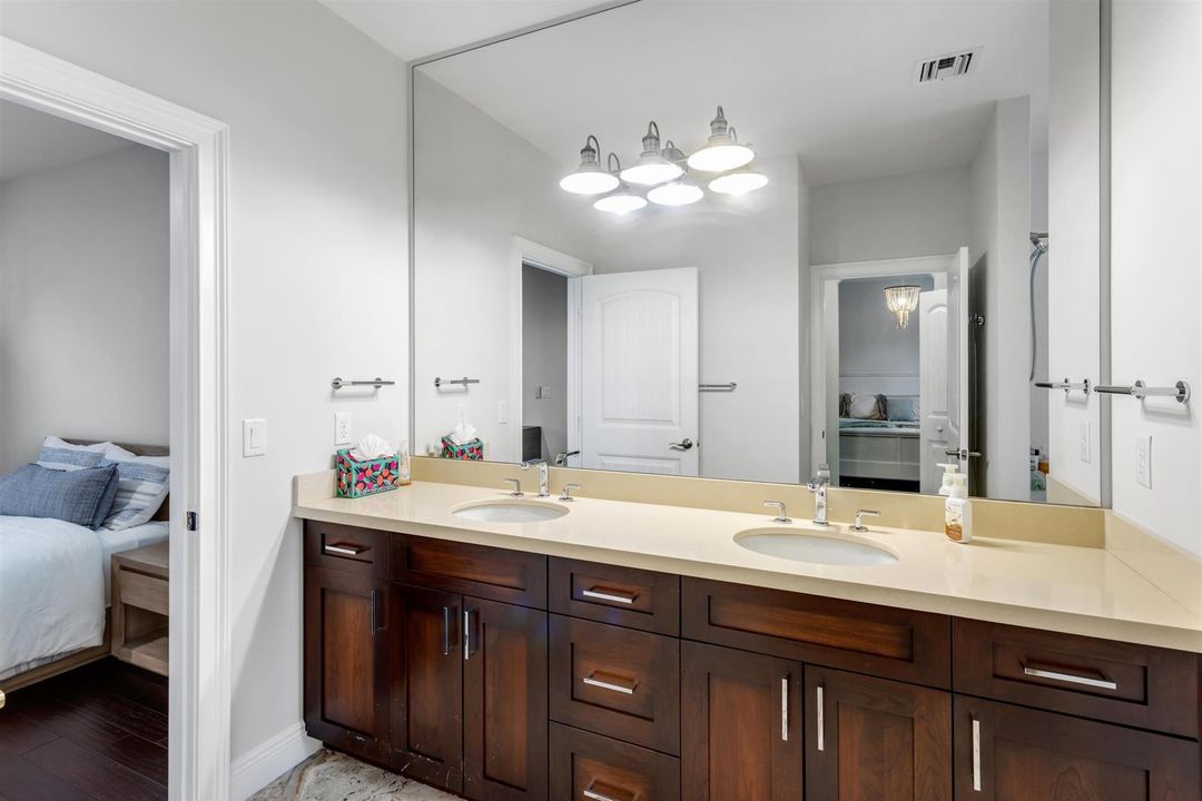 BATHROOM_2_ANGLE_LEFT