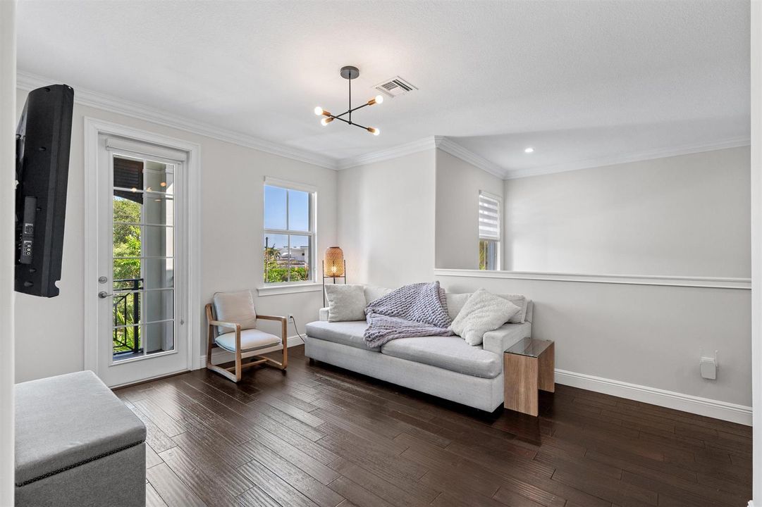 FAMILY_ROOM_ANGLE_RIGHT