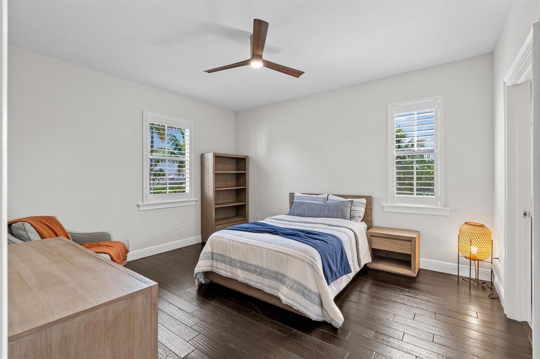 BEDROOM_1_ANGLE_LEFT