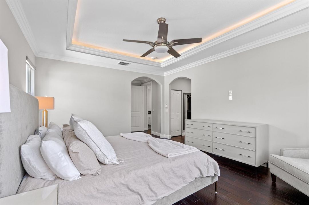 PRIMARY_BEDROOM_ANGLE_OUT (1)