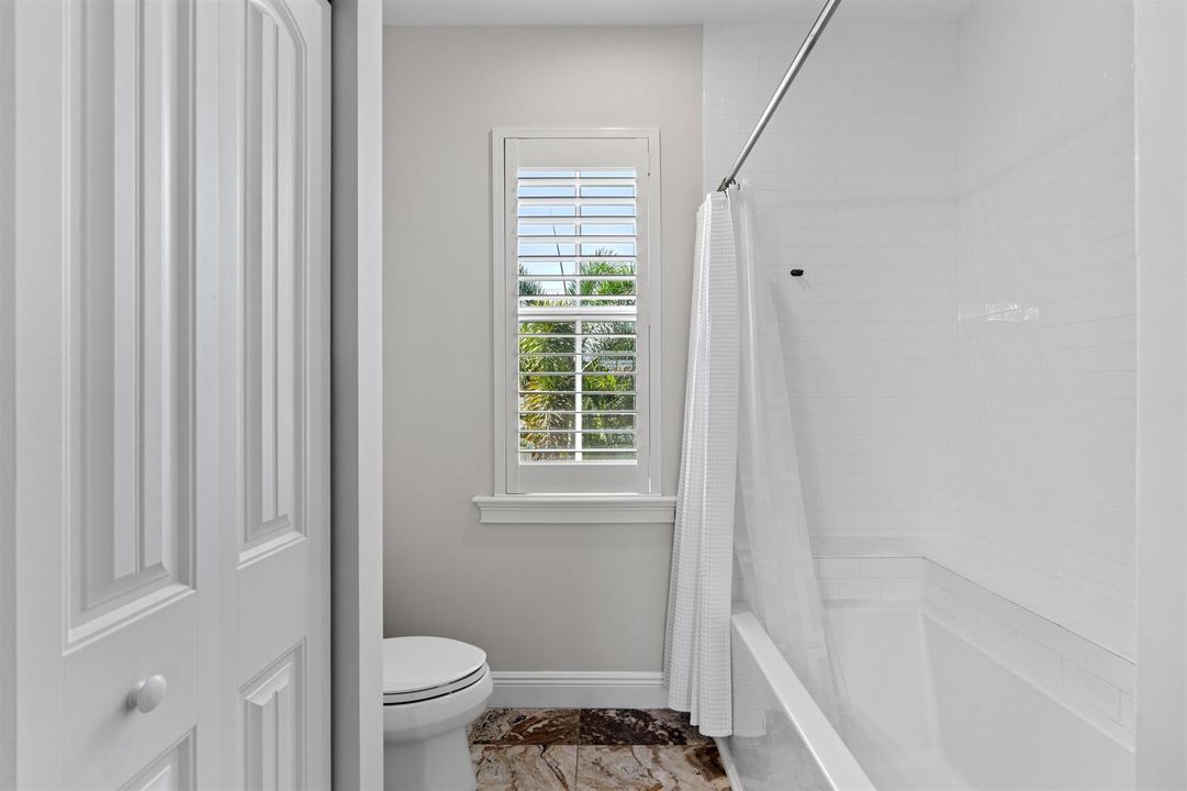 BATHROOM_1_STRAIGHT