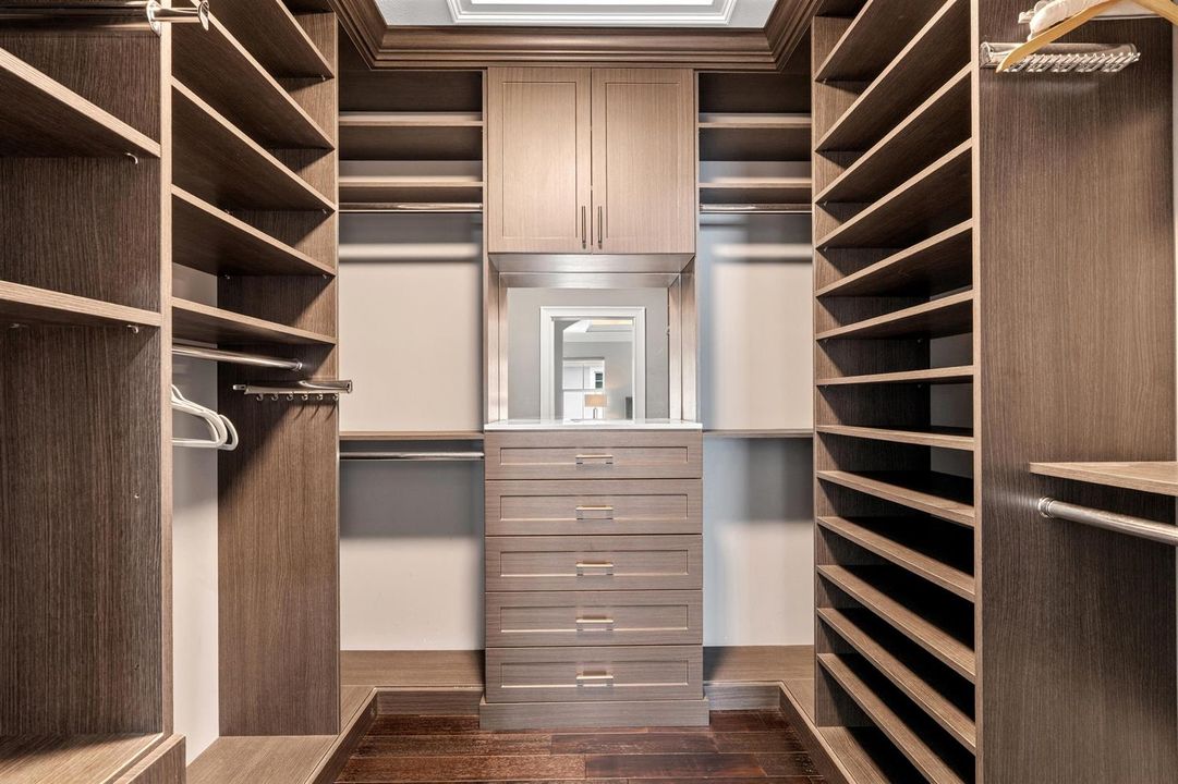 PRIMARY_CLOSET_2
